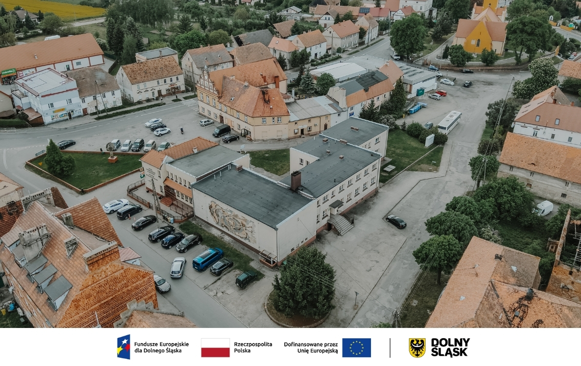 Przebudowa sali widowiskowej i&nbsp;pomieszczeń Gminnego Ośrodka Kultury  w&nbsp;Kostomłotach wraz  z&nbsp;zagospodarowaniem terenu