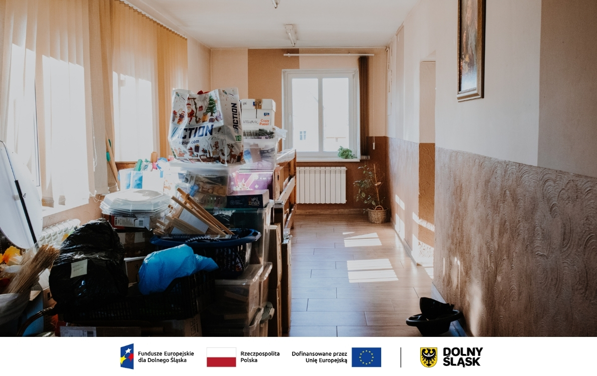 Przebudowa sali widowiskowej i&nbsp;pomieszczeń Gminnego Ośrodka Kultury  w&nbsp;Kostomłotach wraz  z&nbsp;zagospodarowaniem terenu