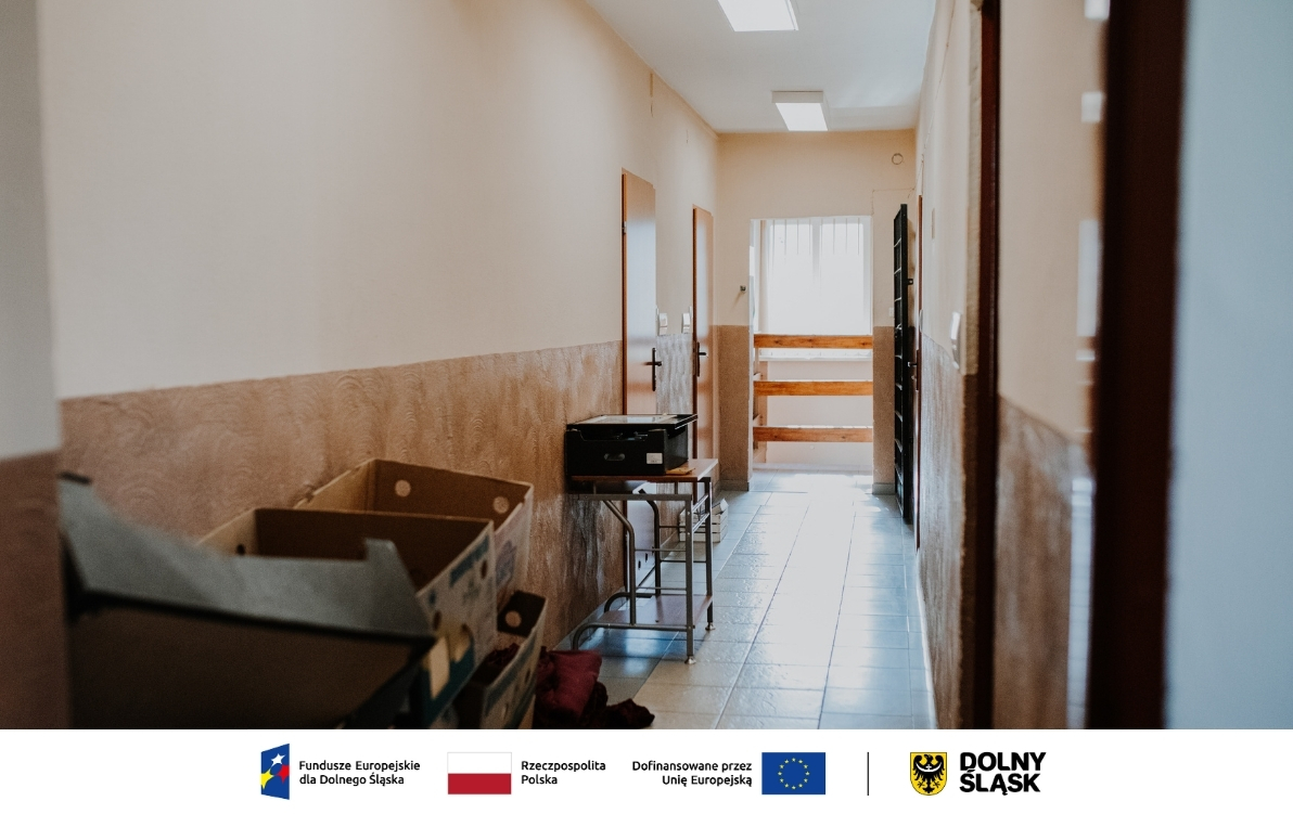 Przebudowa sali widowiskowej i&nbsp;pomieszczeń Gminnego Ośrodka Kultury  w&nbsp;Kostomłotach wraz  z&nbsp;zagospodarowaniem terenu