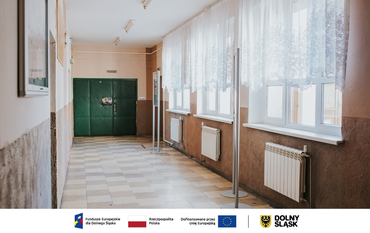 Przebudowa sali widowiskowej i&nbsp;pomieszczeń Gminnego Ośrodka Kultury  w&nbsp;Kostomłotach wraz  z&nbsp;zagospodarowaniem terenu