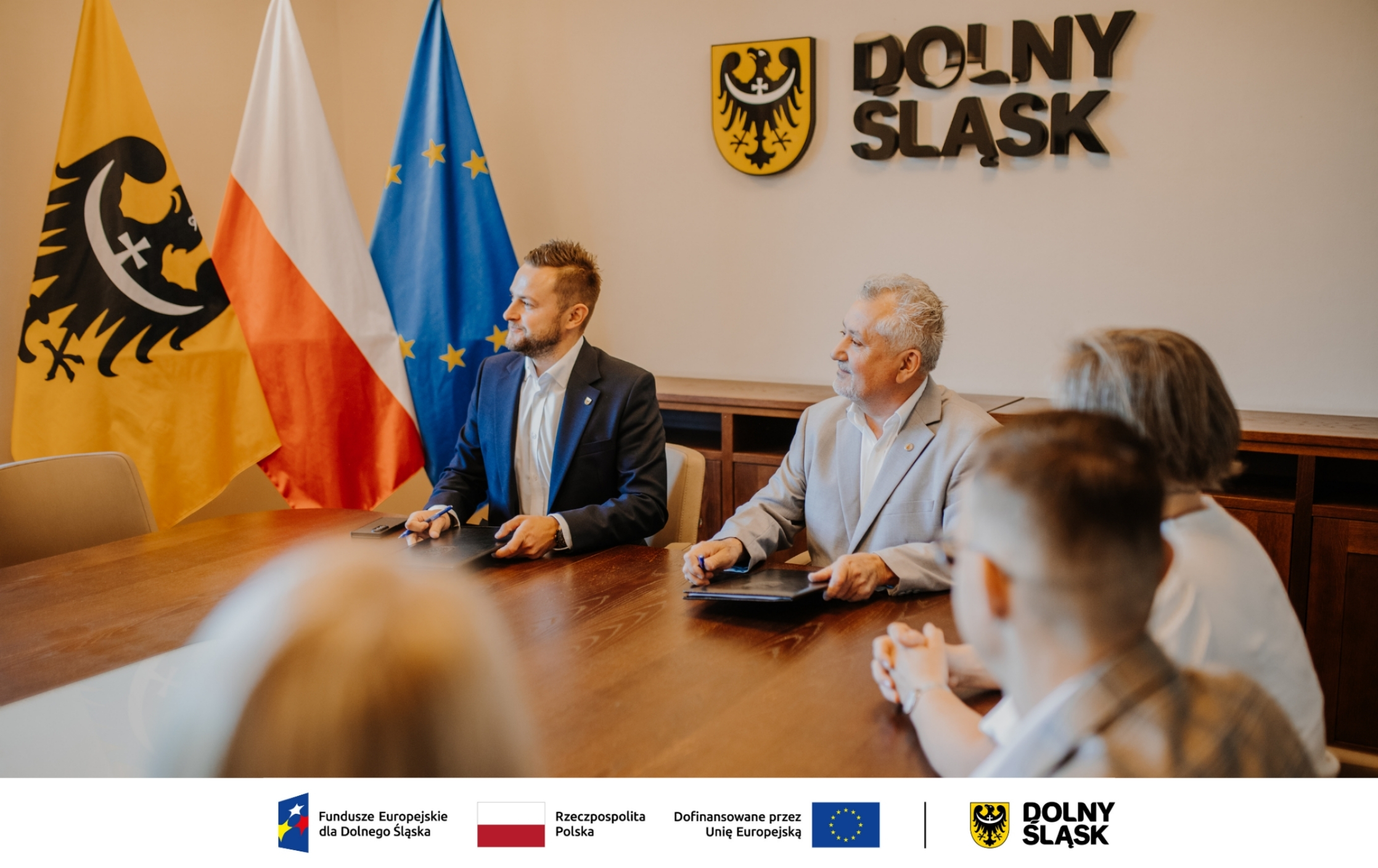 Podpisanie umowy w&nbsp;Urzędzie Marszałkowskim