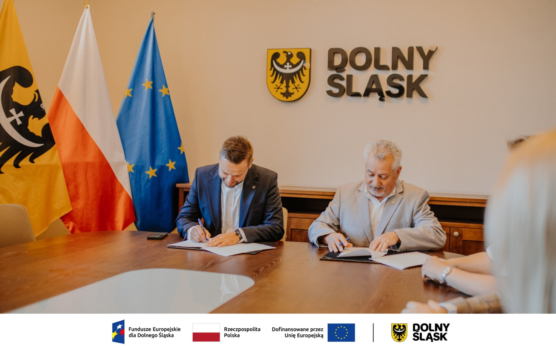 Podpisanie umowy w&nbsp;Urzędzie Marszałkowskim