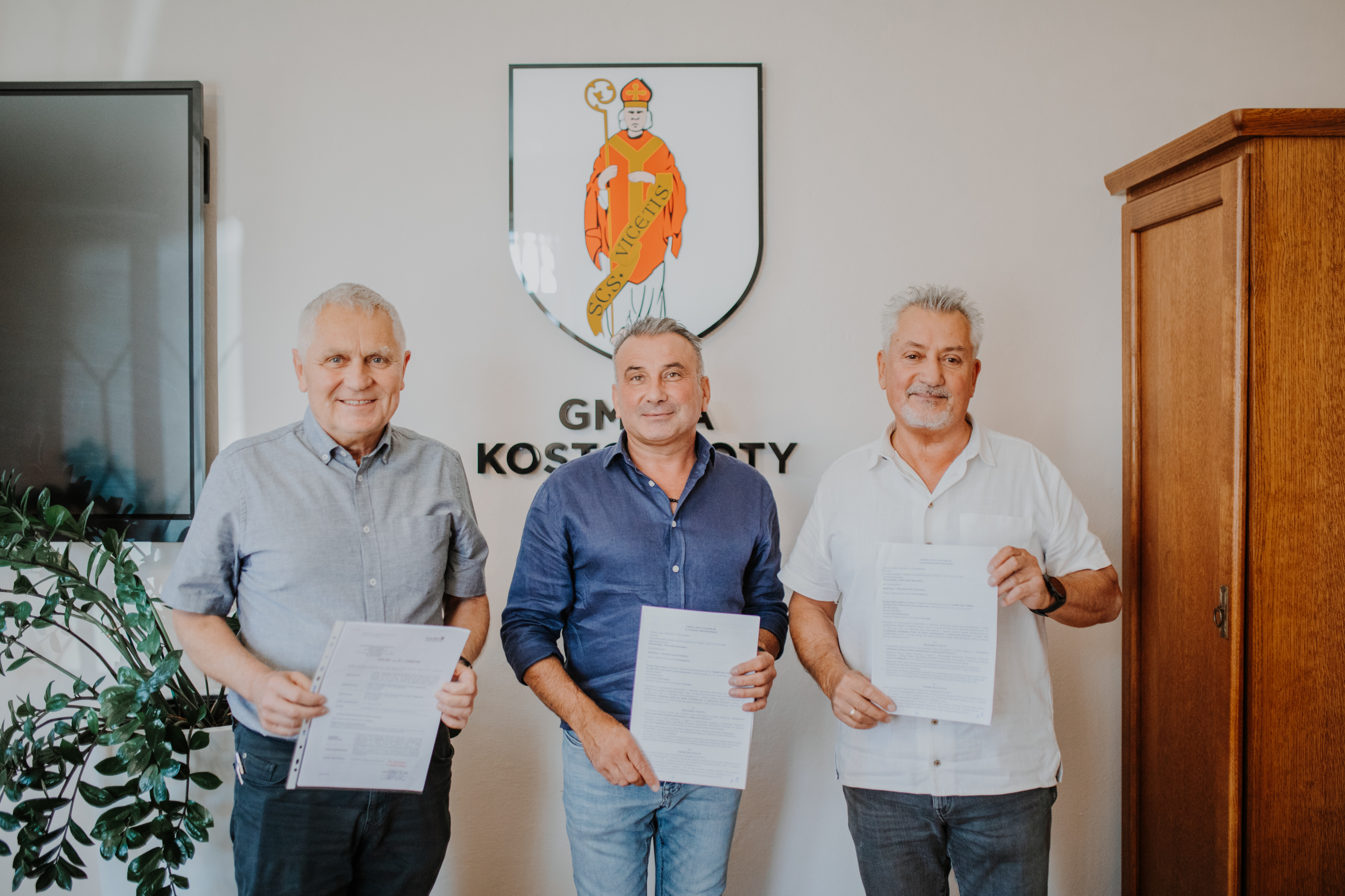 Umowa na&nbsp;przebudowę boiska sportowego w&nbsp;miejscowości Karczyce podpisana!