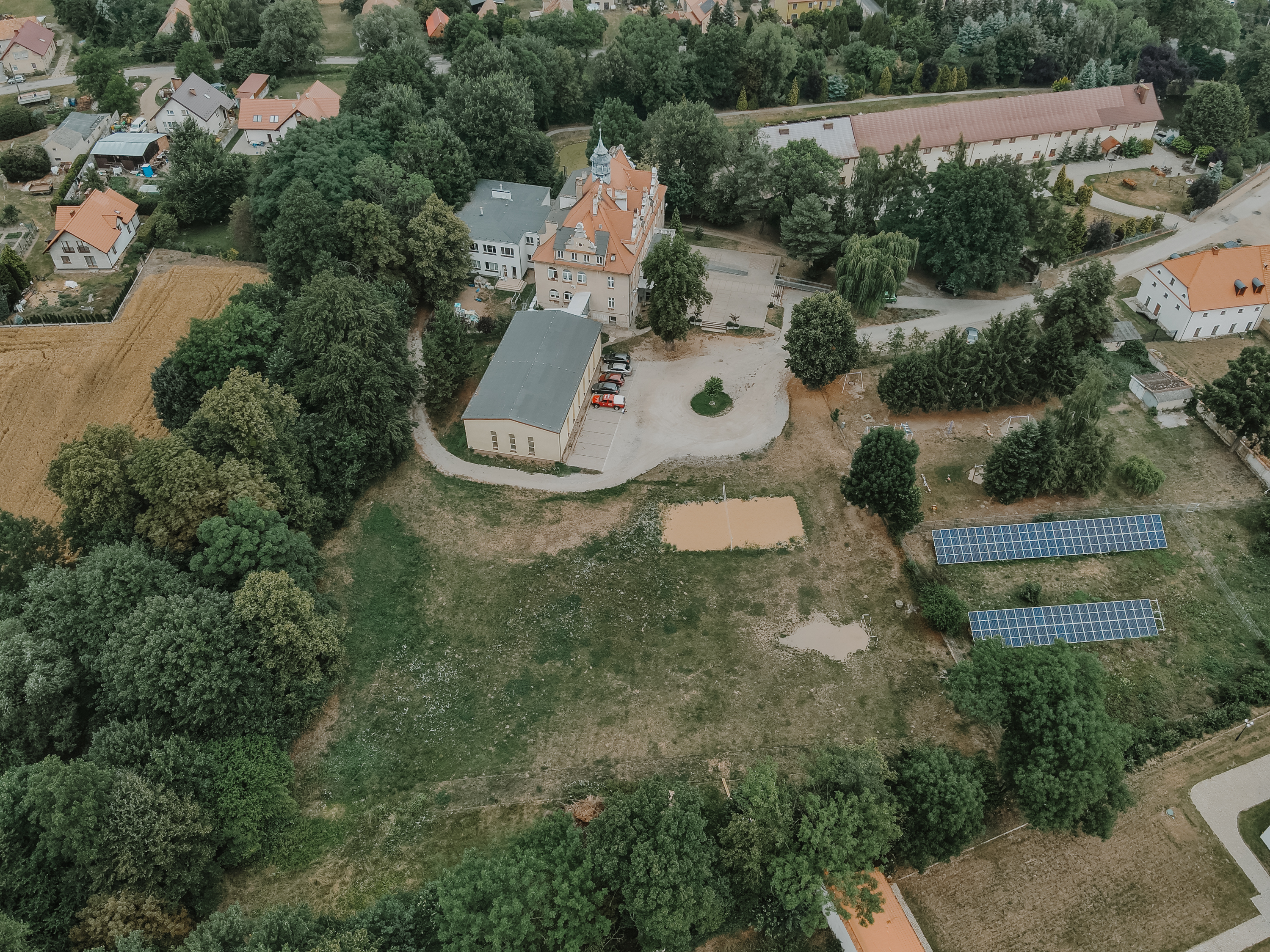 Umowa na&nbsp;przebudowę boiska sportowego w&nbsp;miejscowości Karczyce podpisana!