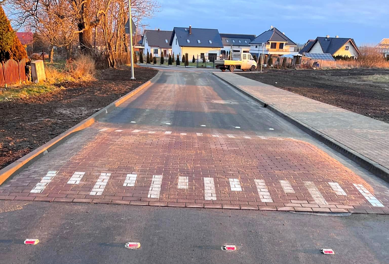 UL. AKACJOWA KOSTOMŁOTY